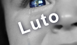 Imagem de Imagem de luto com olho chorando lagrimas azuis